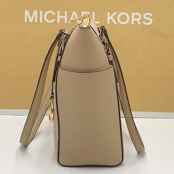 MICHAEL KORS
Charlotte Large Logo and Leather Top-Zip Tote Bag Bisque Mu… - Picture 8 of 16